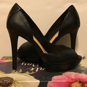 Gianni Bini peep toe platform